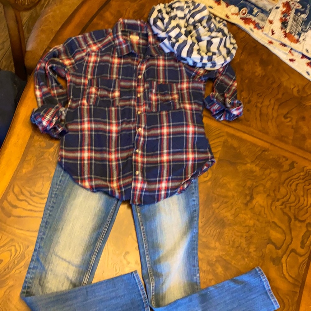 NOT FOR SALE.      HOLLISTER SZ MED NAVY AND RED (wine red) plaid flannel shirt